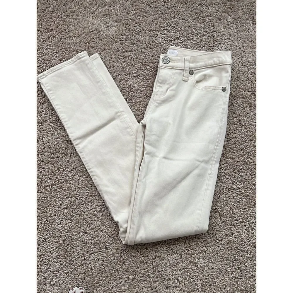 Rock & Republic Beige Berlin Light Wash Straight Skinny Jeans 4 M